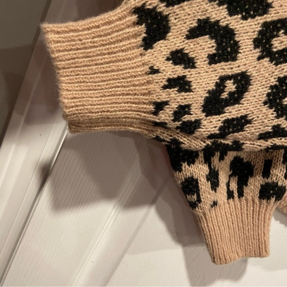 NWT No Boundaries Size L Leopard Print Long Sleeve Crew Neck Soft Comfy Sweater - Picture 4 of 12